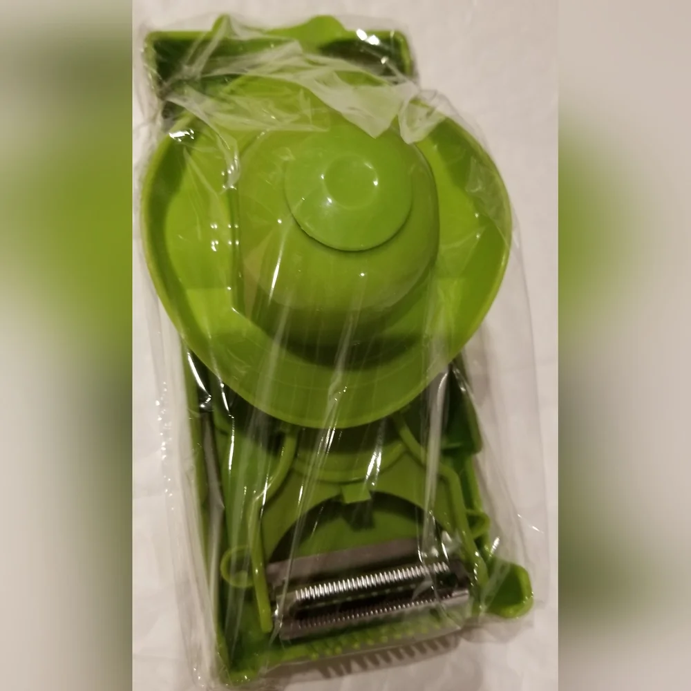 - Vegetable Chopper & Peeler Set